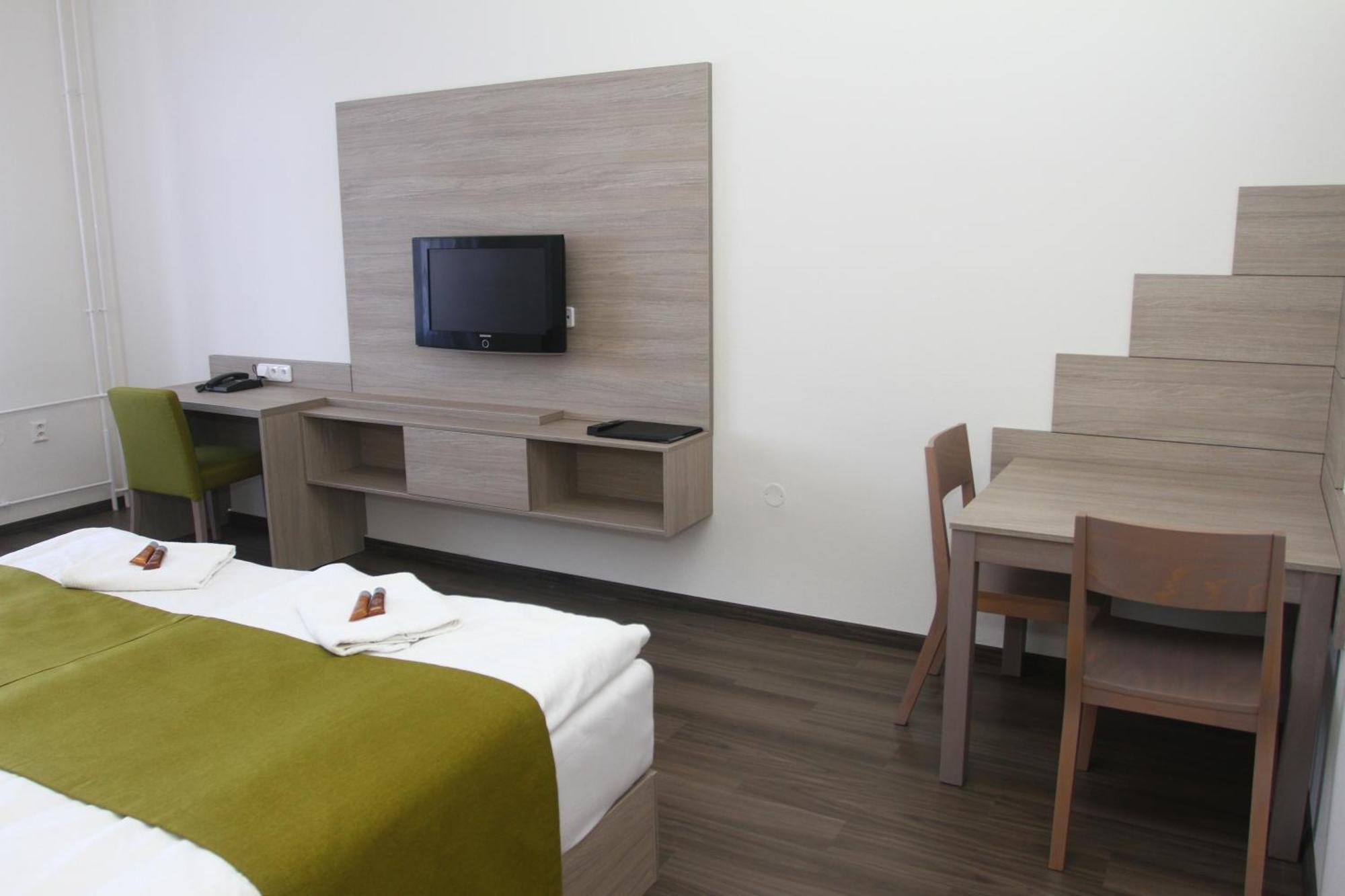Hotel Palac Elektra Острава Экстерьер фото