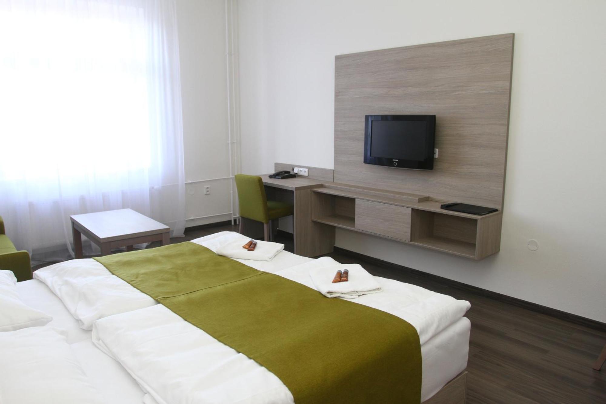 Hotel Palac Elektra Острава Экстерьер фото