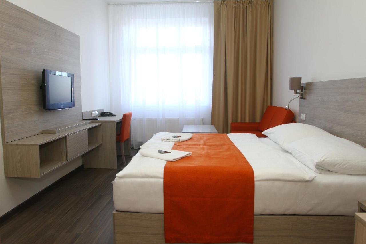 Hotel Palac Elektra Острава Экстерьер фото